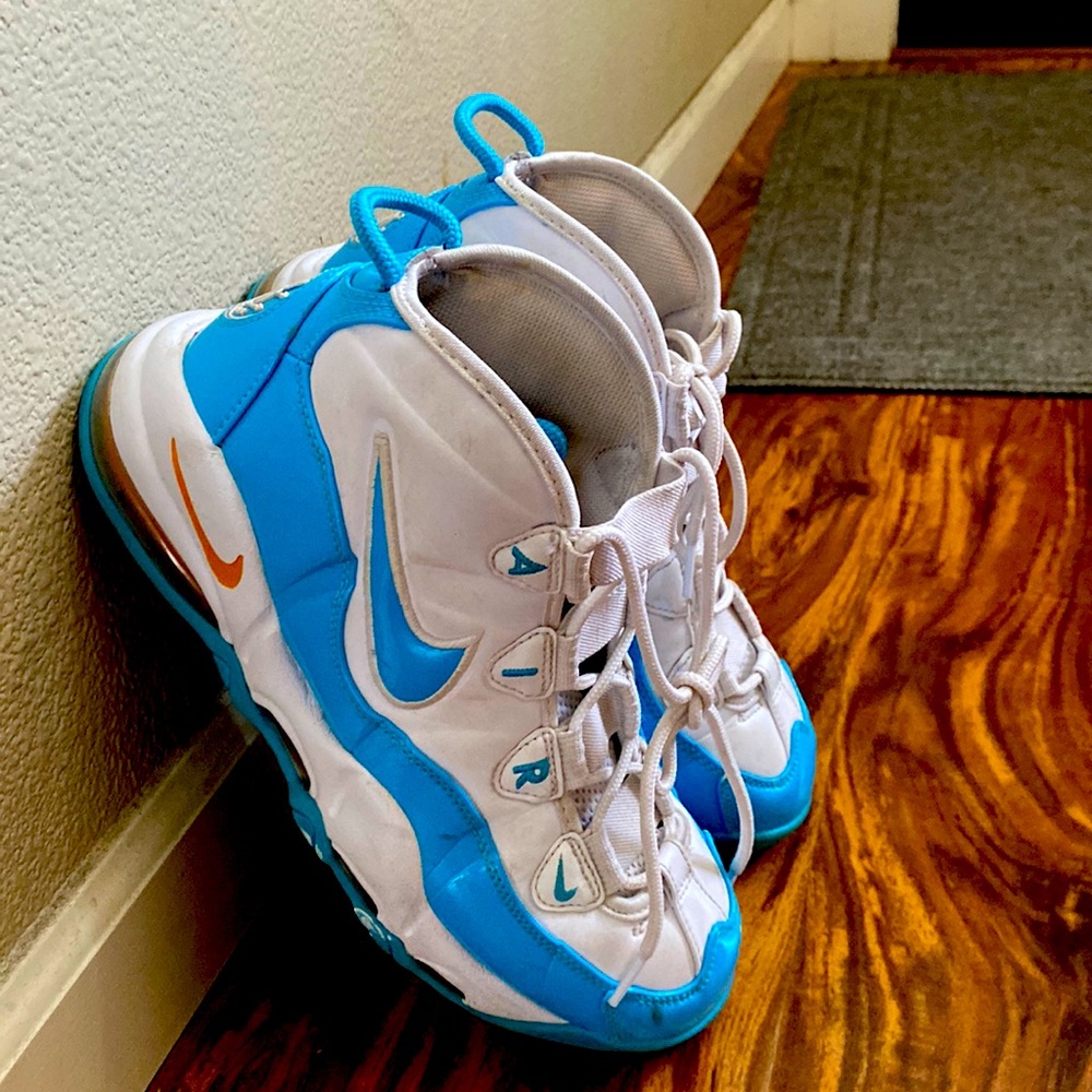 Light blue Nike air. EUC sneakers